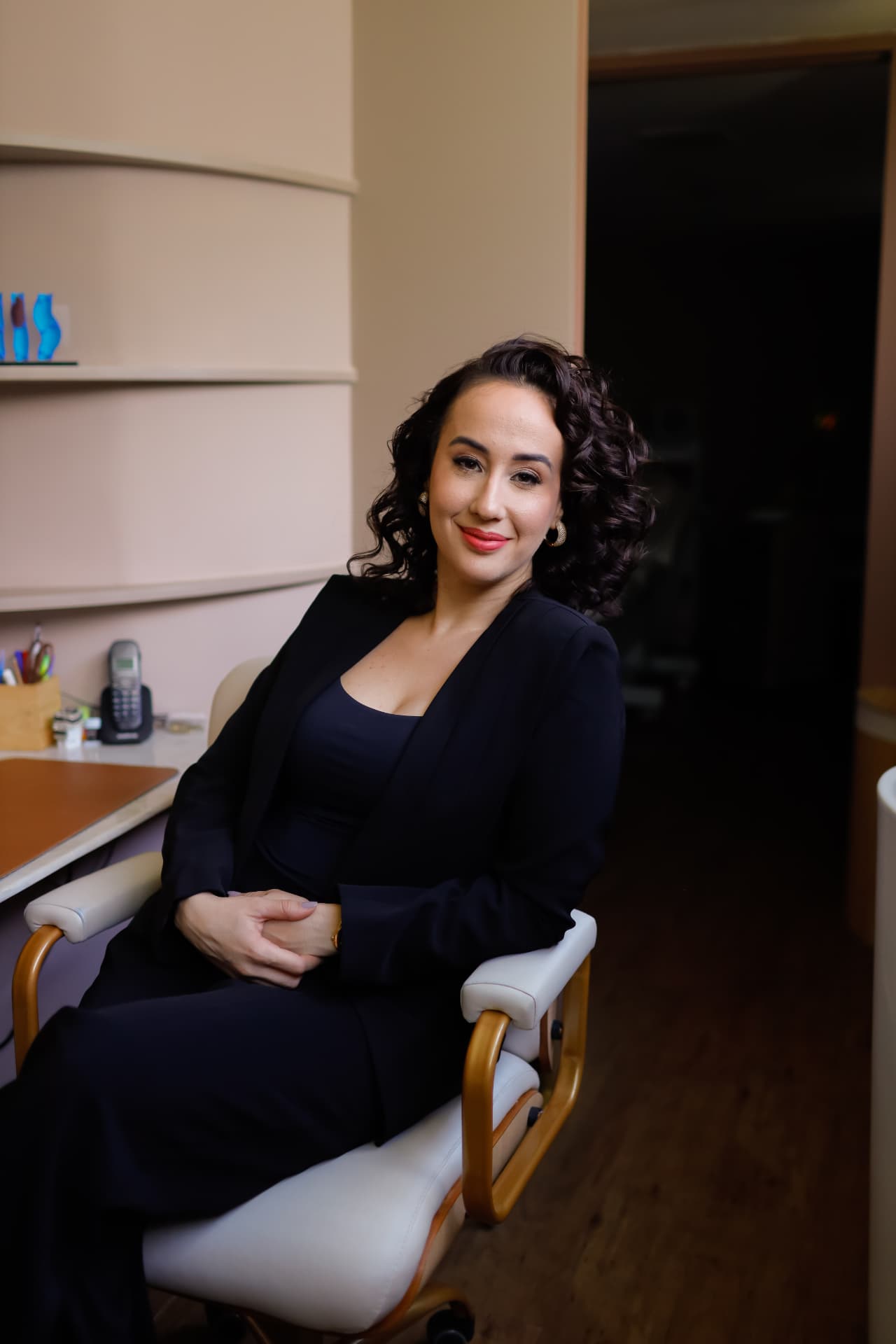 Dra. Juliana Siqueira em seu consultório